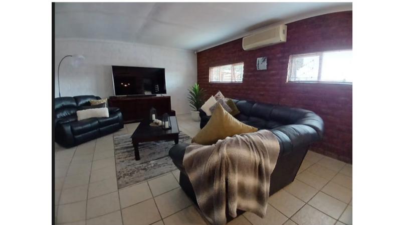 To Let 3 Bedroom Property for Rent in Uitenhage Eastern Cape